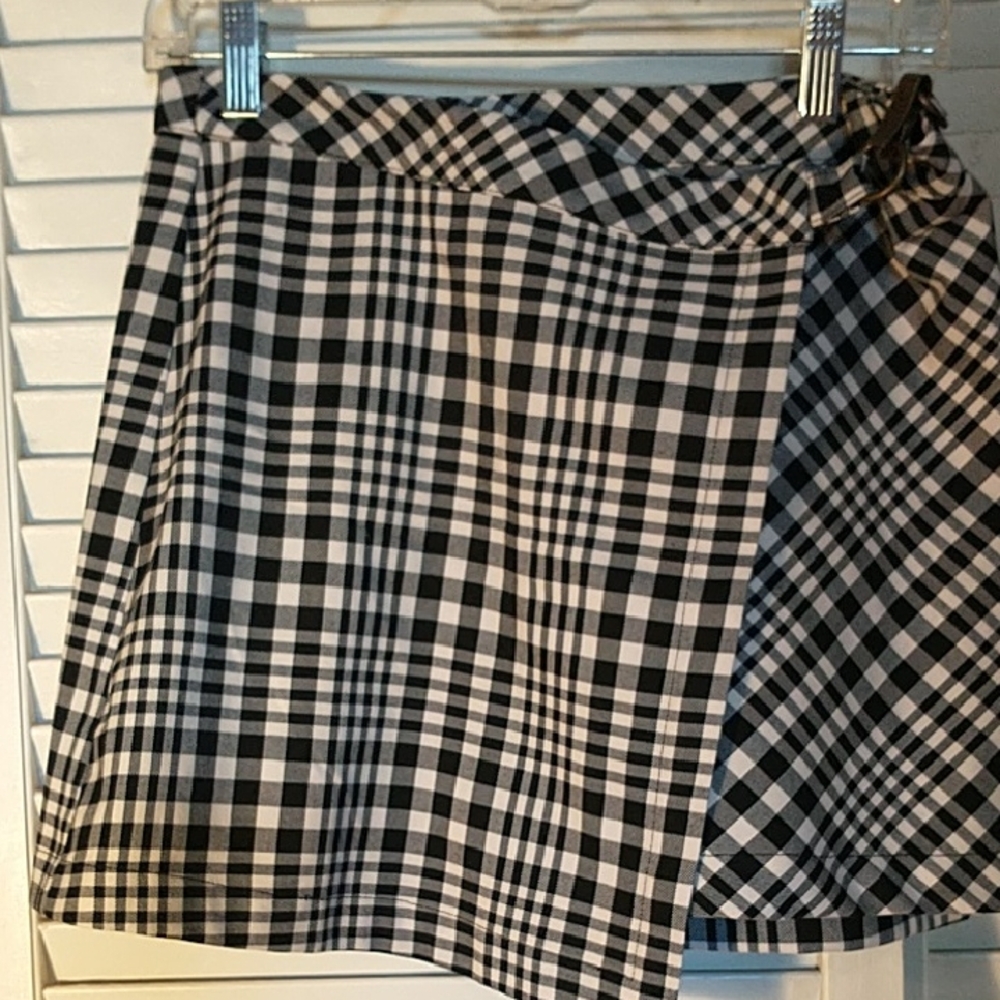 NWT Urban Outfitters Black and White Check short wrap around Skirt size M